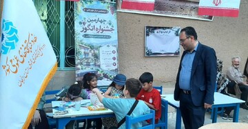 غرفه کتابخانه‌های عمومی ابهر در چهارمین جشنواره انگور درسجین؛
