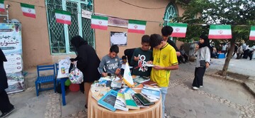 غرفه کتابخانه‌های عمومی ابهر در چهارمین جشنواره انگور درسجین؛