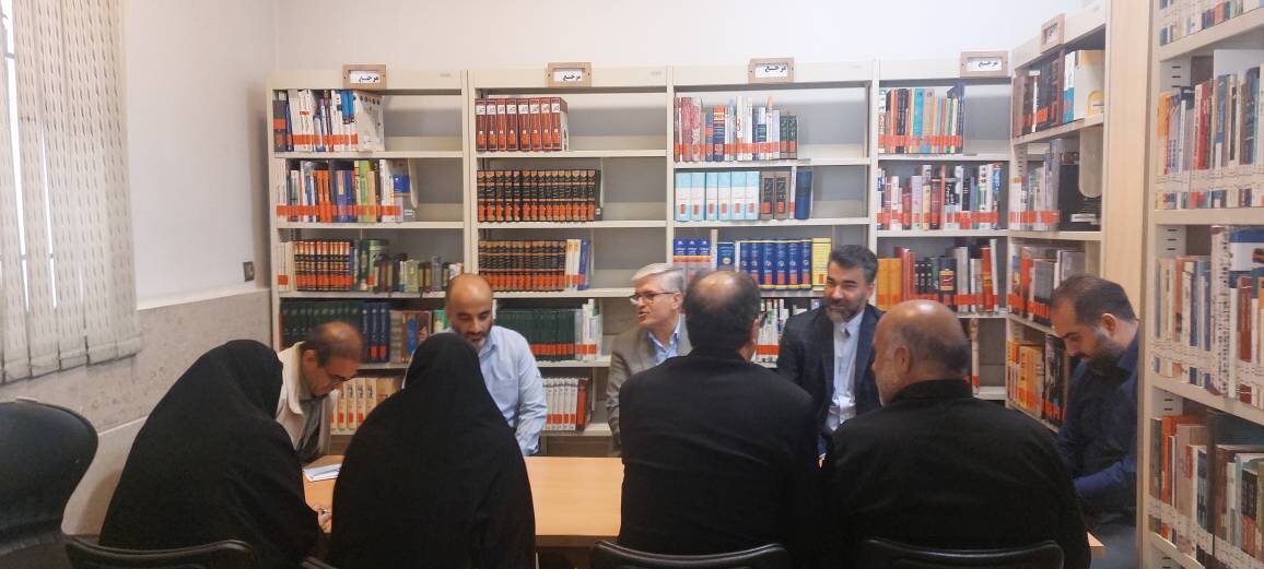 بازدید معاون سیاسی و امنیتی فرمانداری ویژه ورامین از کتابخانه شهید فتوحی شعار