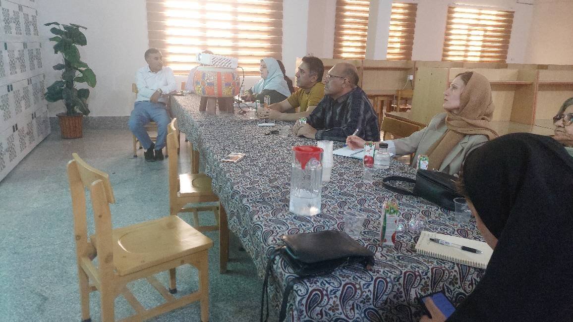 نشست مطالعاتی کتاب «در جستجوی خود» در کتابخانه مرکزی بندر ماهشهر برگزار شد