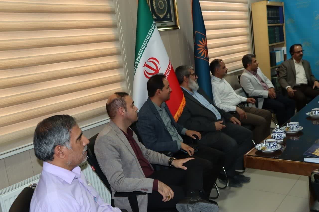 هم‌افزایی فرهنگی کتابخانه‌های عمومی و مرکز اسناد یزد کلید خورد