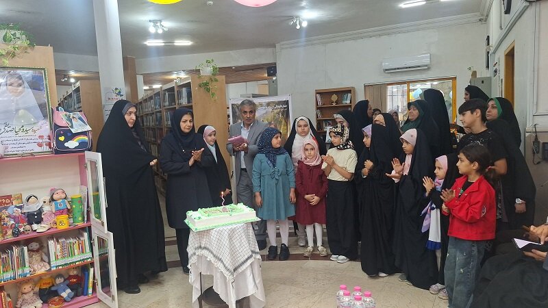 مراسم رونمایی از قفسه کتاب‌های شهیده «سیده محیا صدیقی صابر»