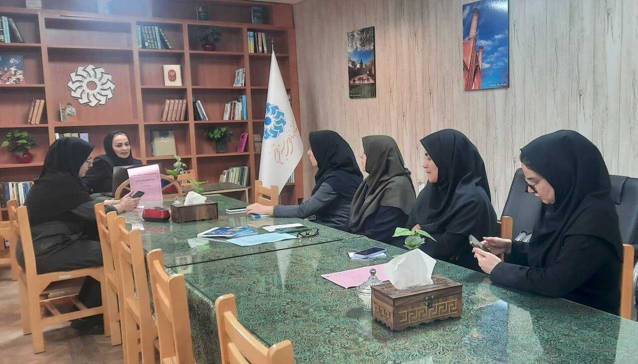 برگزاری کارگاه «خودمراقبتی و پیشگیری از سرطان» ویژه بانوان شاغل در کتابخانههای عمومی قزوین
