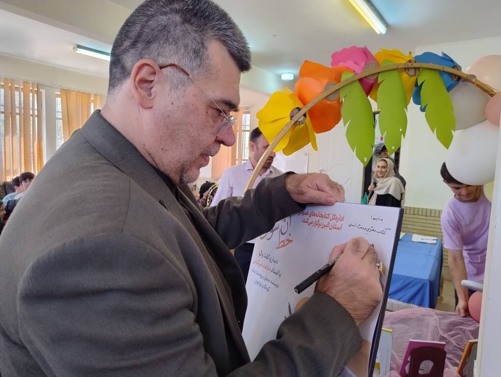 کودکان پای روایت‌های محمد میرکیانی از دنیای نویسندگی نشستند