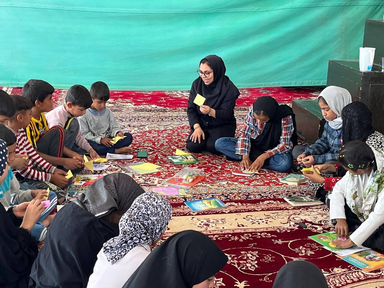 برگزاری طرح «سفیر کتاب» در روستای چاه شهید اشرفی اصفهانی