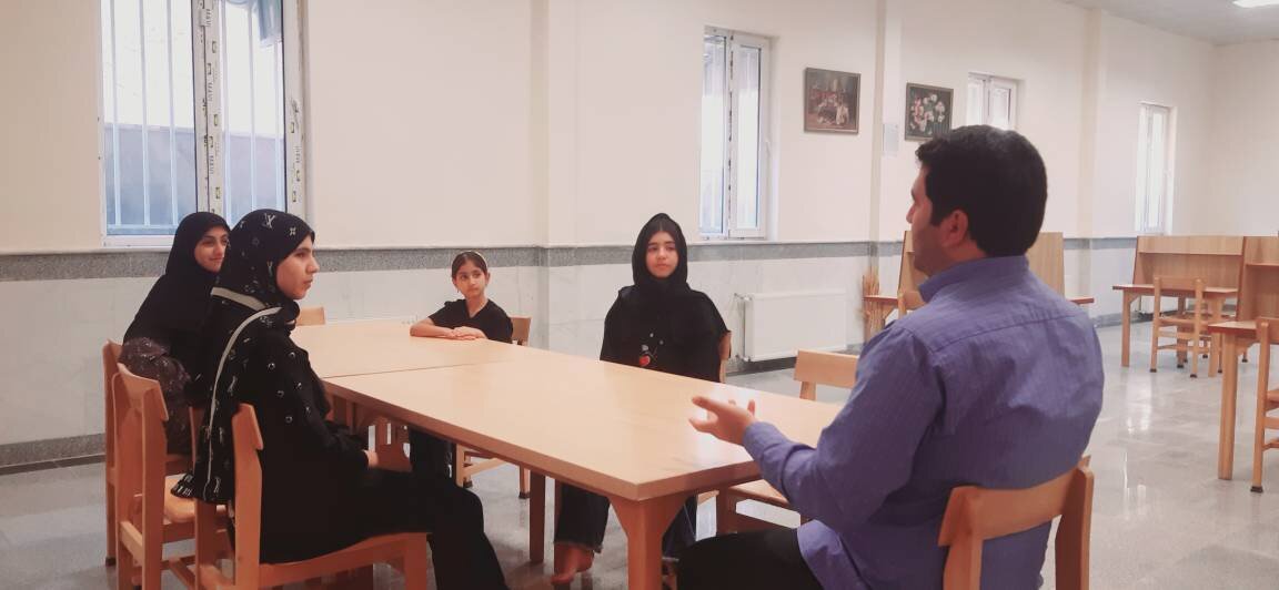 برگزاری نشست‌های انجمن و رویدادهای کتابخانه‌ای در شهرستان‌های کرمانشاه