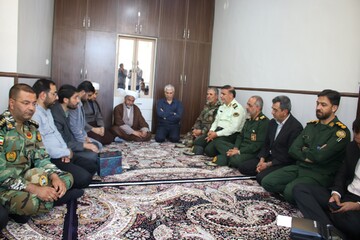 دیدار با خانواده شهیدان سید رحمان و سید مهدی علوی در اشکفتک (ناحیه غرب شهرکرد)