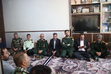 دیدار با خانواده شهیدان سید رحمان و سید مهدی علوی در اشکفتک (ناحیه غرب شهرکرد)