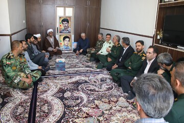 دیدار با خانواده شهیدان سید رحمان و سید مهدی علوی در اشکفتک (ناحیه غرب شهرکرد)