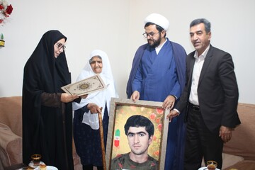دیدار با خانواده شهید ابراهیم احمدی در شهر سورشجان