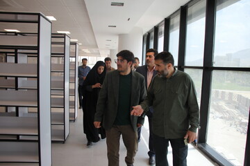 بازدید معاون توسعه نهاد از کتابخانه مرکزی اراک
