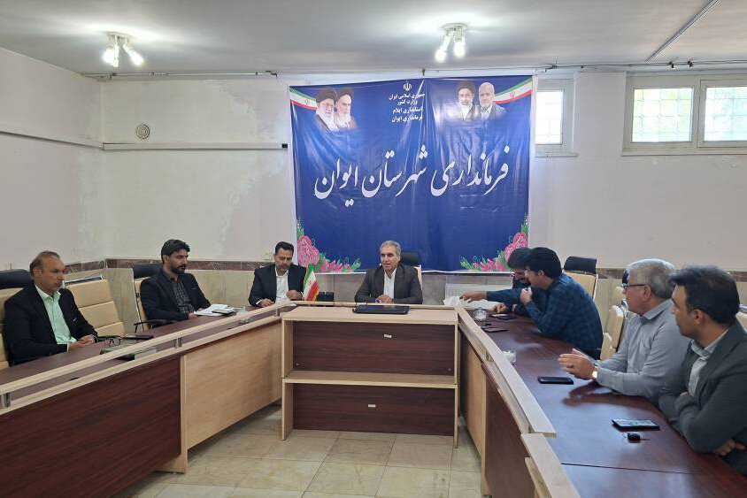 احداث کتابخانه شماره ۲ و راهاندازی کتابخانه سیار در ایوان پیگیری میشود