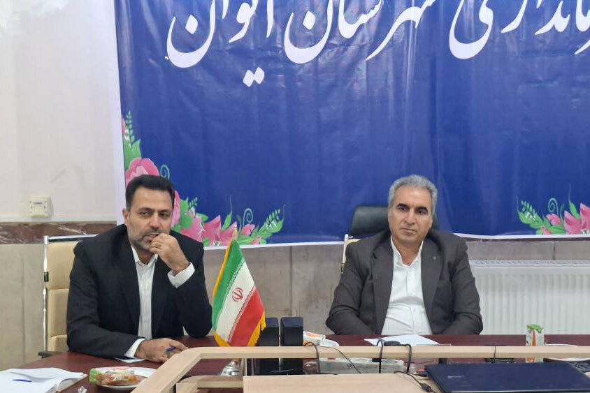 احداث کتابخانه شماره ۲ و راهاندازی کتابخانه سیار در ایوان پیگیری میشود