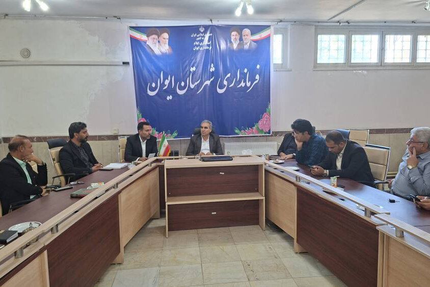 احداث کتابخانه شماره ۲ و راه‌اندازی کتابخانه سیار در ایوان پیگیری می‌شود