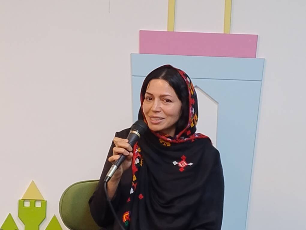 کودکان و نوجوانان فردیس پای صحبتهای مریم هاشمپور نشستند