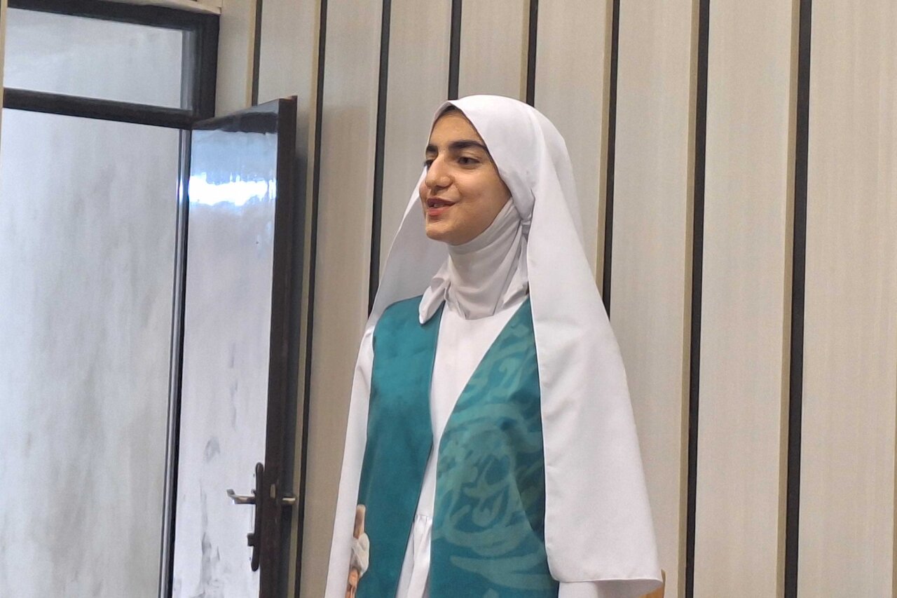 محفل ادبی «امشب ای ماه»؛ از شعر شهریار تا مشاعره و شاهنامهخوانی کودکان ایلامی