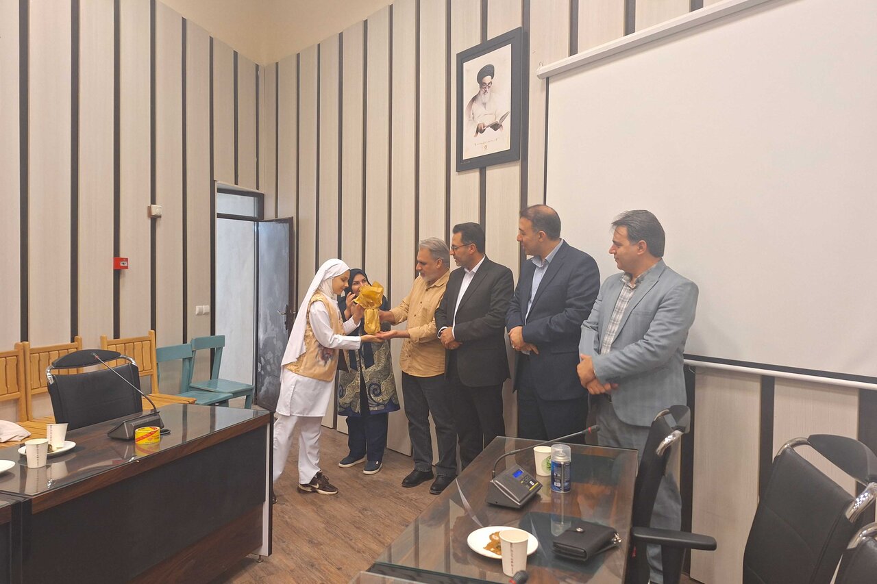 محفل ادبی «امشب ای ماه»؛ از شعر شهریار تا مشاعره و شاهنامه‌خوانی کودکان ایلامی