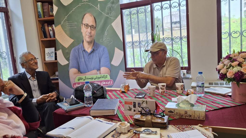 کارگاه آموزشی «نویسندگی خلاق؛ از ایدههای خلاقانه تا نگارش داستان» در تنکابن برگزار شد