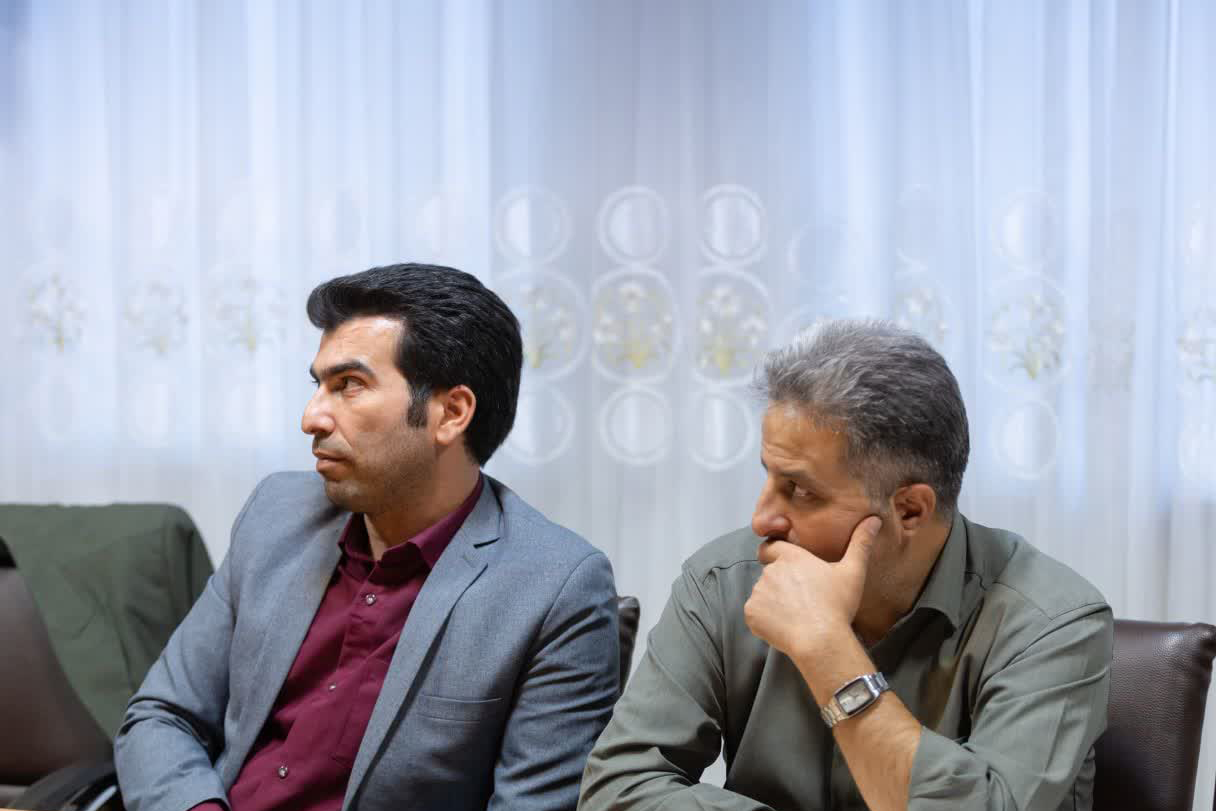طرح تجهیز کتابخانه مرکزی اراک در نشست با استاندار مرکزی بررسی شد