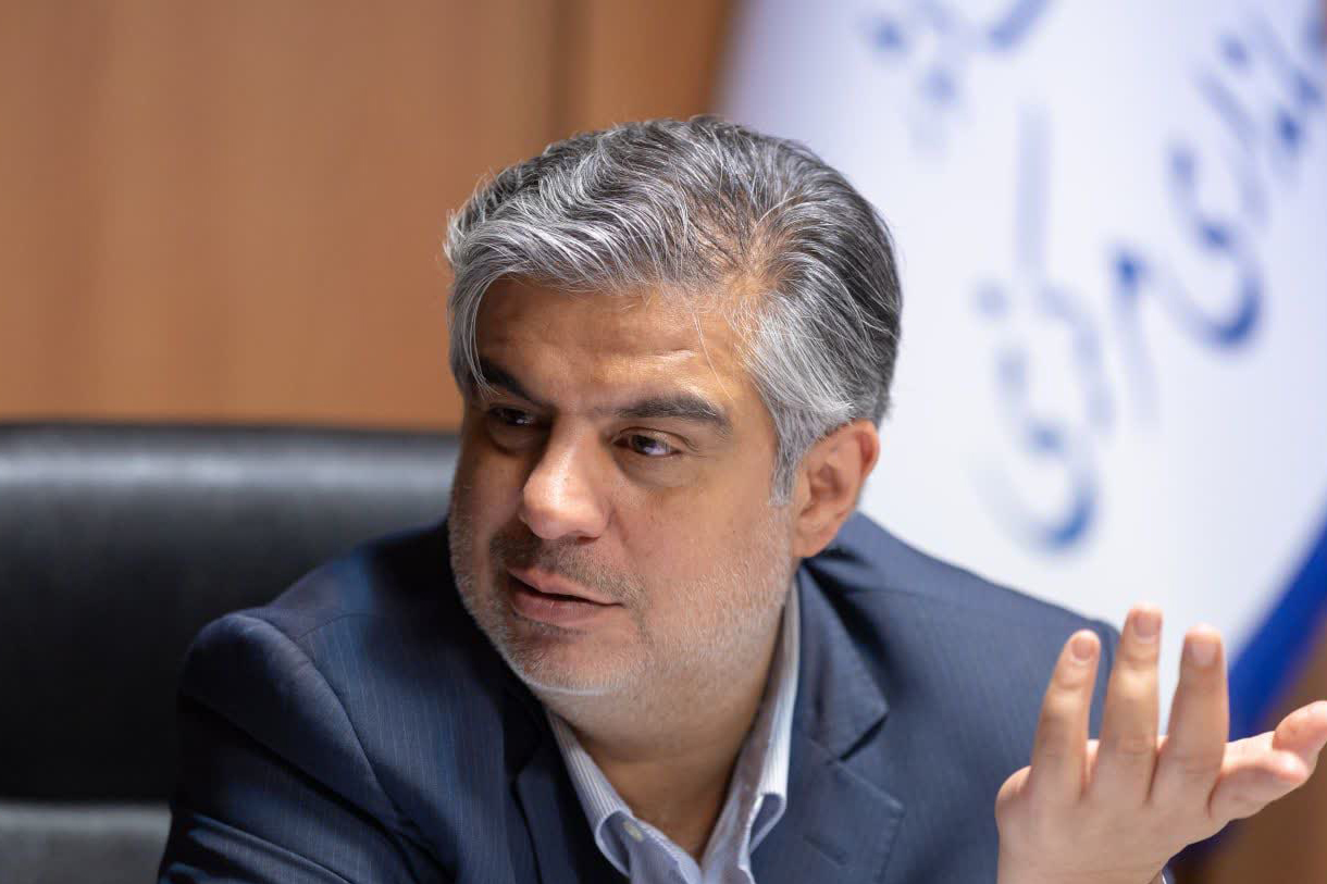 طرح تجهیز کتابخانه مرکزی اراک در نشست با استاندار مرکزی بررسی شد