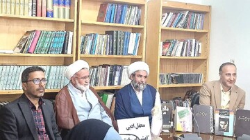محفل ادبی «امشب ای ماه» در ابرکوه برگزار شد