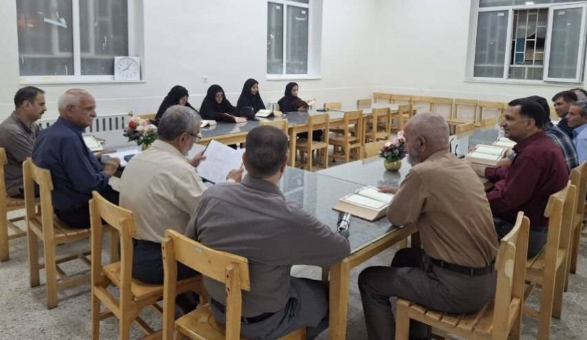 محفل ادبی «دمی با مولانا» در بهاباد به ایستگاه پنجاهم رسید