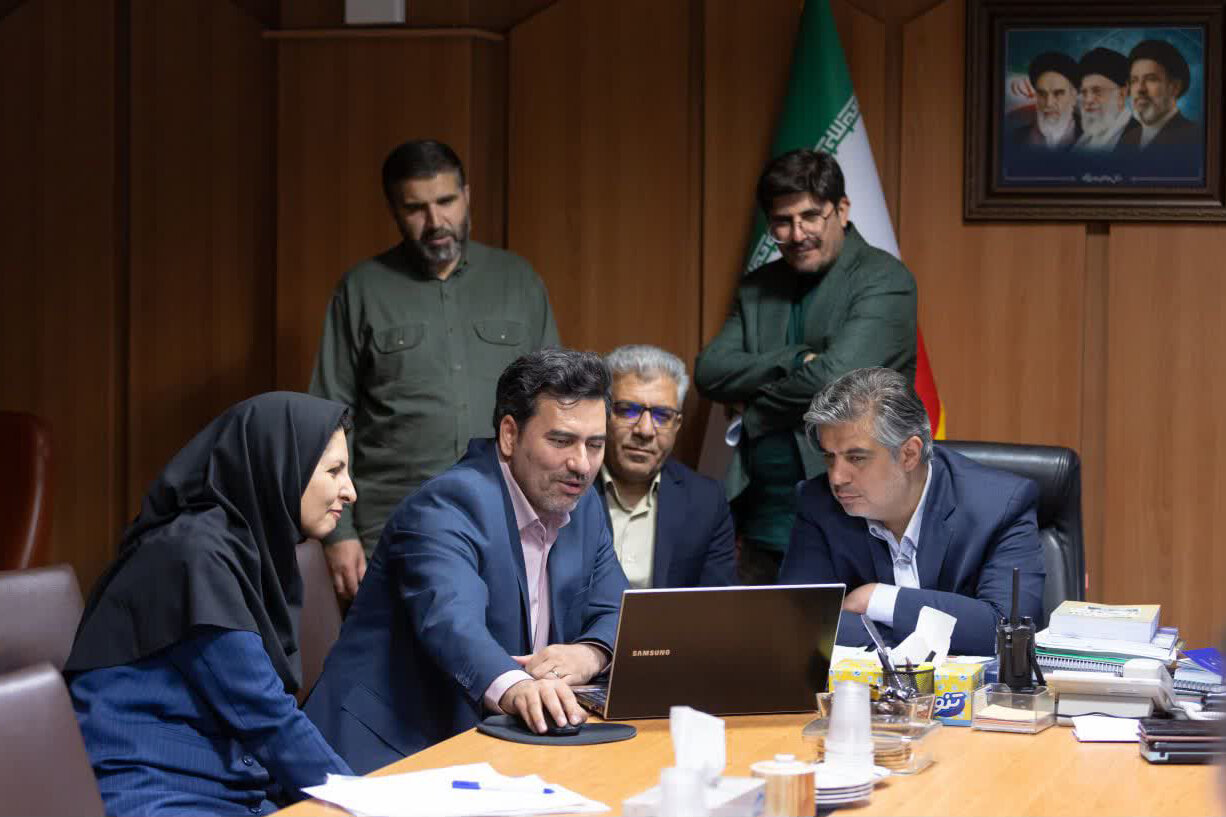طرح تجهیز کتابخانه مرکزی اراک در نشست با استاندار مرکزی بررسی شد