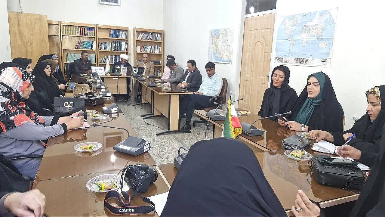 محفل ادبی «امشب ای ماه» در ابرکوه برگزار شد