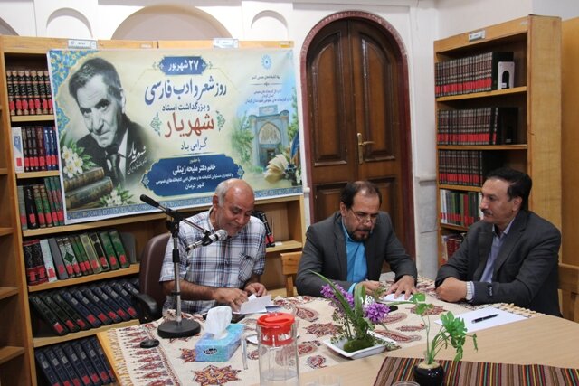 برگزاری محفل ادبی مشترک کتابخانههای عمومی شهر کرمان در کتابخانه آیتالله شیرازی