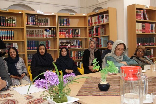 برگزاری محفل ادبی مشترک کتابخانه‌های عمومی شهر کرمان در کتابخانه آیت‌الله شیرازی