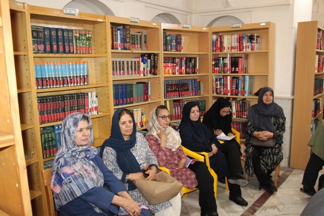برگزاری محفل ادبی مشترک کتابخانه‌های عمومی شهر کرمان در کتابخانه آیت‌الله شیرازی