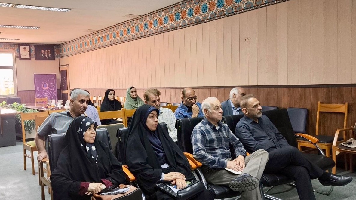 نخستین «دورهمی خبرگان قلم» با طعم چای و قصه / پاسداشت ادبیات پایداری در جمع نویسندگان خوزستانی