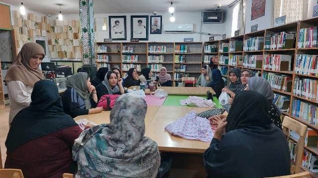 برگزاری مجموعهای از برنامههای فرهنگی، آموزشی و مهارتی در کتابخانه عمومی شیخ محمود مزدقانی