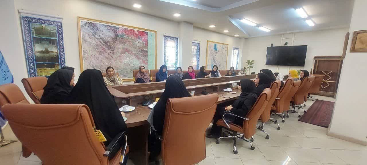تأکید مدیرکل کتابخانه‌های عمومی قزوین بر استفاده از ظرفیت کتابخانه‌ها برای حمایت از بانوان هنرمند