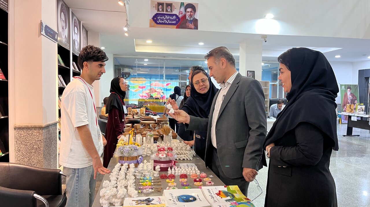 دومین نمایشگاه «هنرهای دستی اهالی کتاب» در بجنورد گشایش یافت