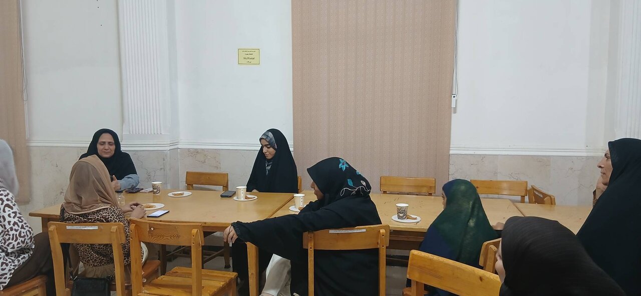 اکران و نقد فیلم سینمایی «بینوایان» در کتابخانه عمومی ساحل چابهار