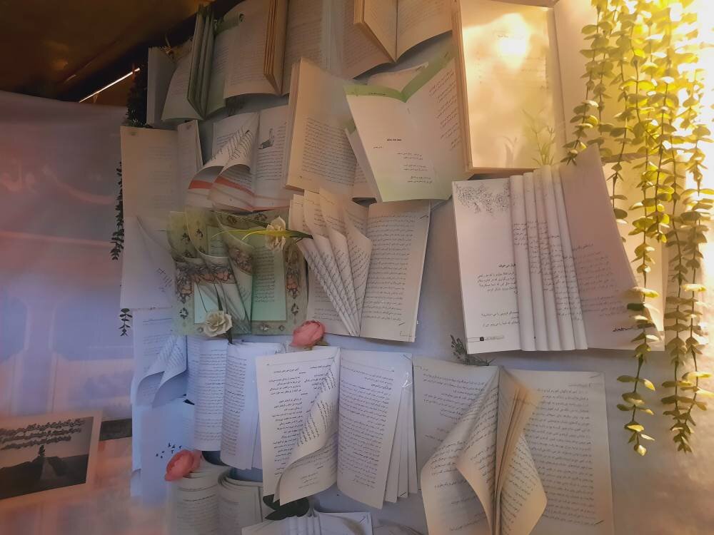 برپایی غرفه فرهنگی ترویجی کتابخانه شهید بهشتی تاکستان به‌مناسبت هفته دفاع مقدس