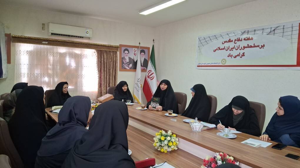 نشست کتابخوان ویژه بانوان ادارات در کتابخانه بقیهالله(عج) چالوس برگزار شد