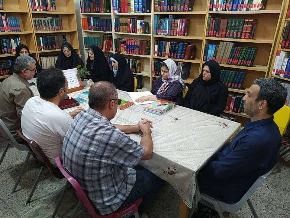 نشست مطالعاتی اعضای روشندل کتابخانه شهید هاشمی‌نژاد بهشهر برگزار شد