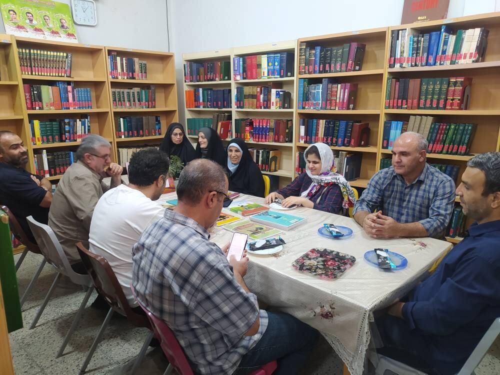 نشست مطالعاتی اعضای روشندل کتابخانه شهید هاشمی‌نژاد بهشهر برگزار شد