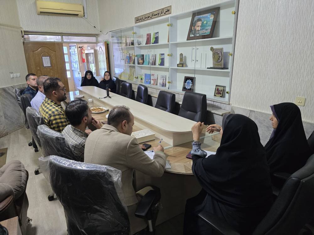 فلاح کردآبادی با همکاران کتابخانههای عمومی فریدونکنار دیدار و گفتوگو کرد