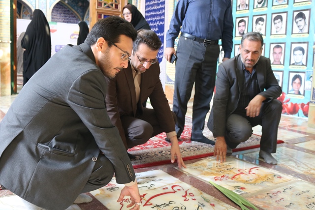 ادای احترام کارکنان ادارهکل کتابخانههای عمومی استان سمنان به مقام شامخ شهدا