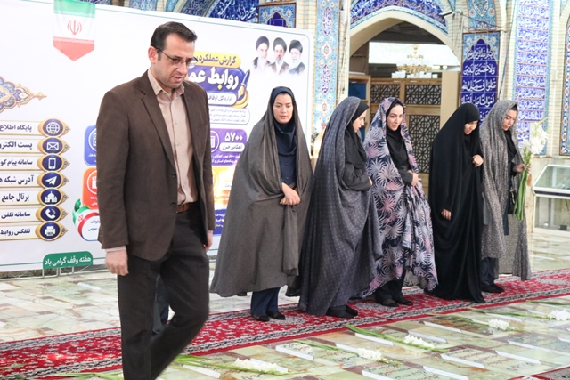 ادای احترام کارکنان ادارهکل کتابخانههای عمومی استان سمنان به مقام شامخ شهدا