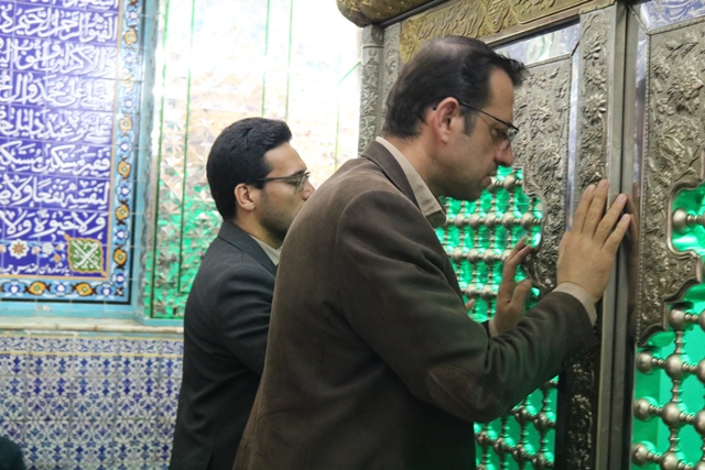ادای احترام کارکنان ادارهکل کتابخانههای عمومی استان سمنان به مقام شامخ شهدا