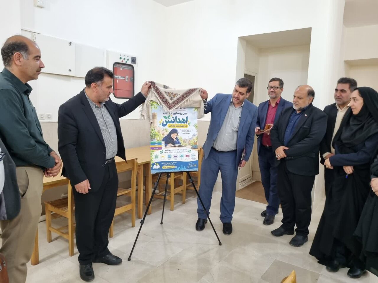 فرماندار کاشان به پویش «اهدانش» پیوست