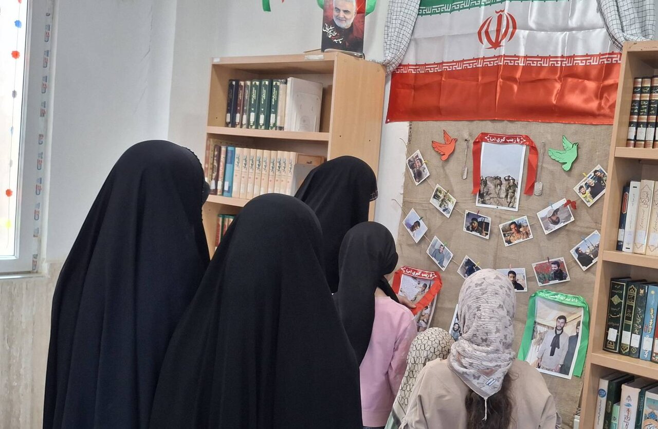 برپایی نمایشگاه عکس دفاع مقدس در کتابخانه مرحوم حاج علی قرهحسنلو