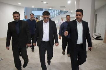 بازدید رئیس مجمع نمایندگان استان مرکزی از کتابخانه مرکزی اراک