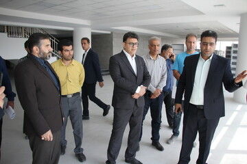 بازدید رئیس مجمع نمایندگان استان مرکزی از کتابخانه مرکزی اراک