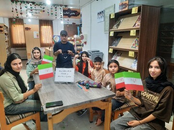 کارگاه ساخت پرچم در قالب پویش «در پناه پرچم» در کتابخانه عرب‌محله ساری