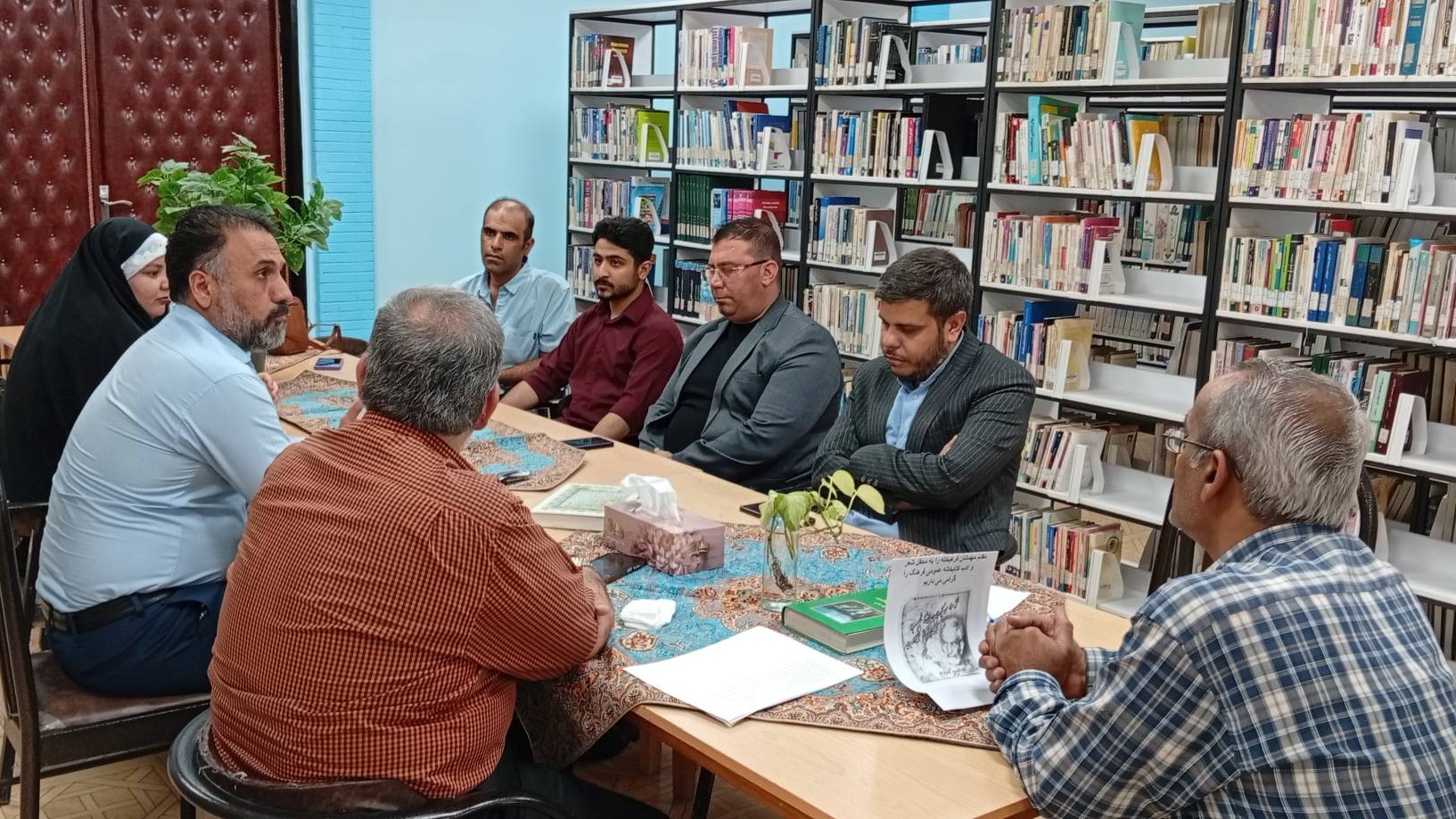 نشست شعرخوانی و بررسی کارکرد ادبیات دفاع مقدس در کتابخانه فرهنگ آبادان برگزار شد